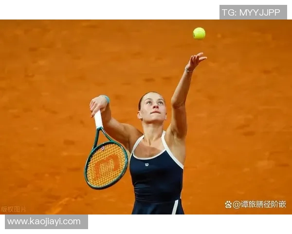 网球赛场激战正酣，顶尖选手齐聚一堂争夺冠军荣耀